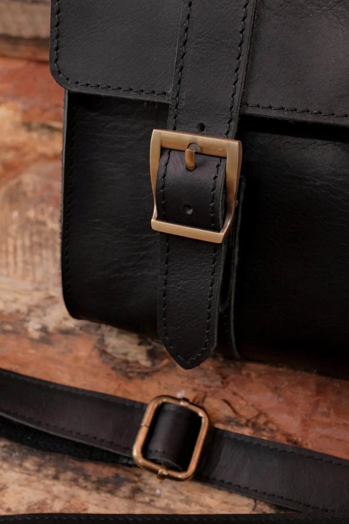 Toronto Leather Laptop Bag – Classic Style with Modern Functionality