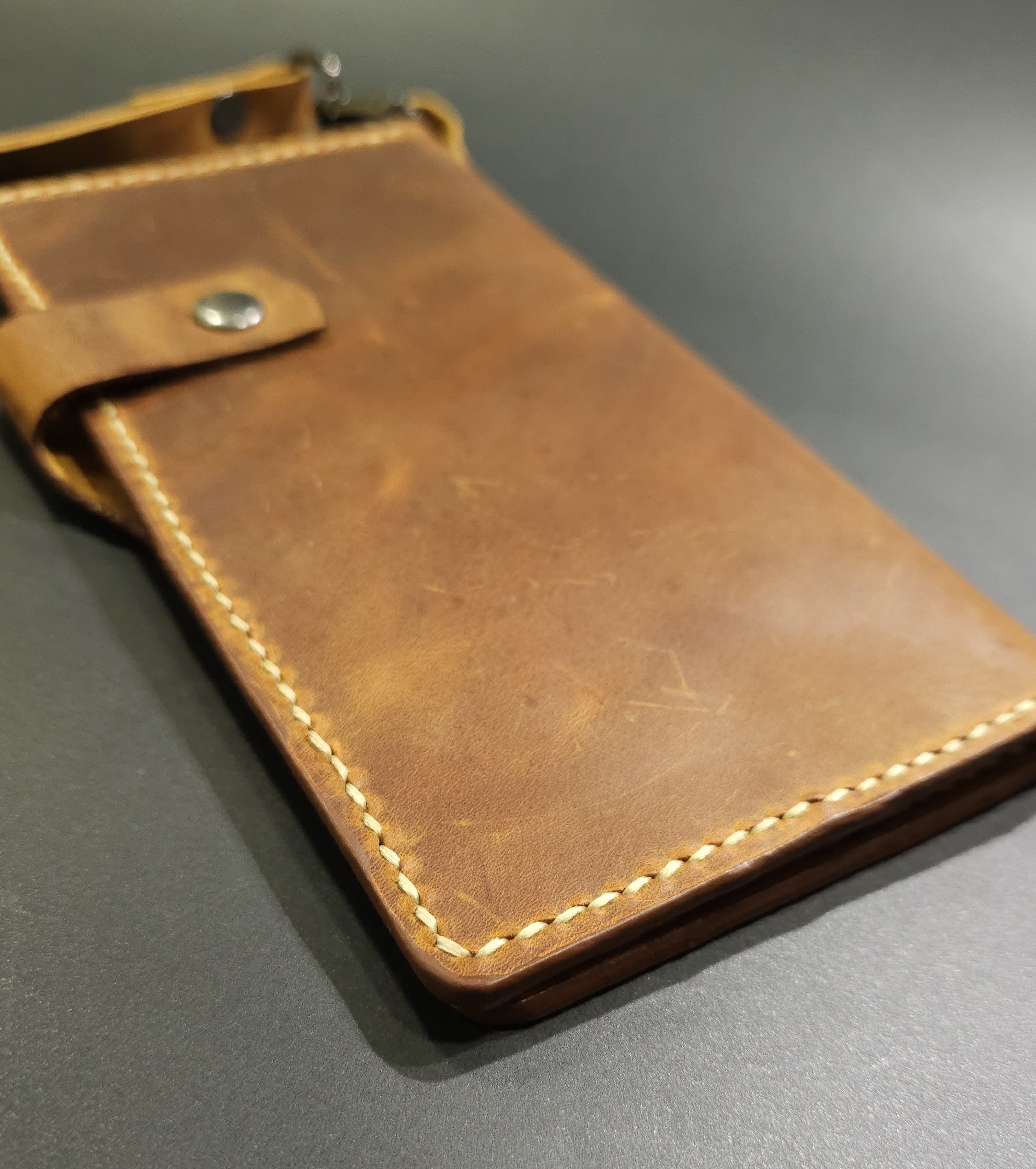 Golden Leather Wallet – A Perfect Blend of Style and Functionality
