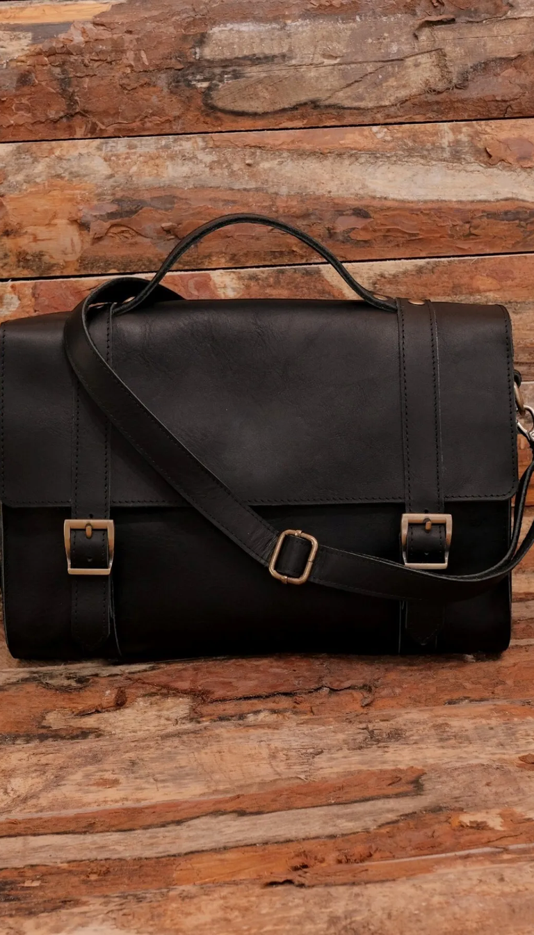 Toronto Leather Laptop Bag – Classic Style with Modern Functionality