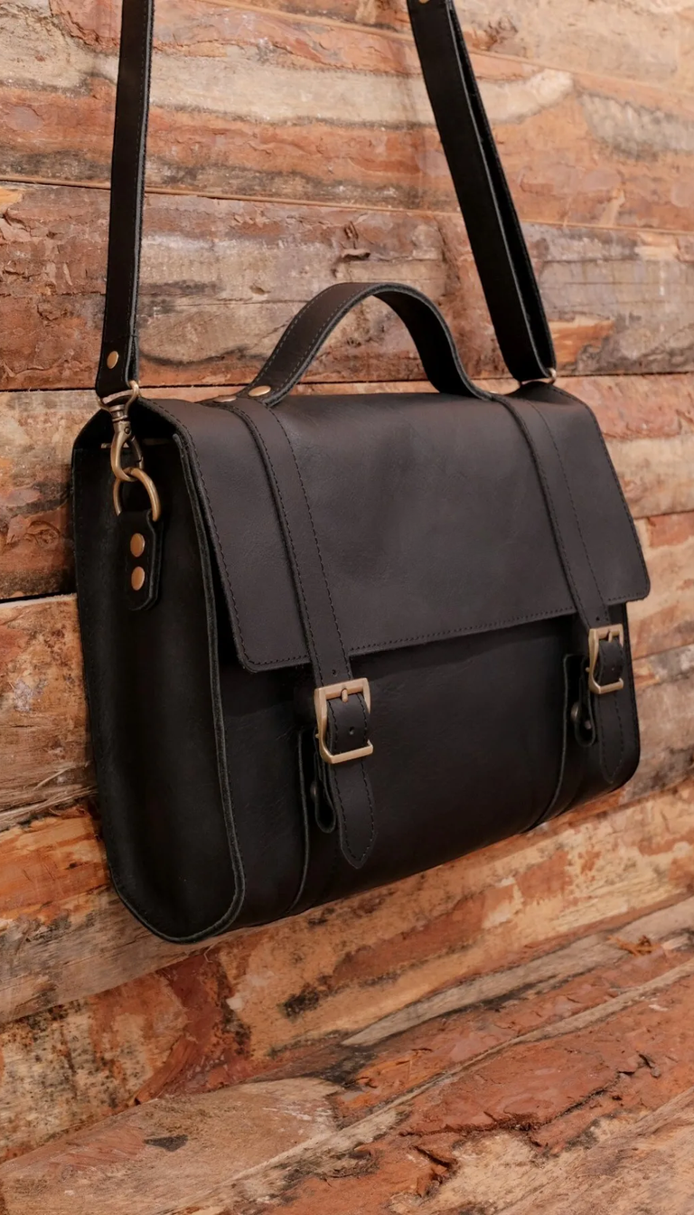 Toronto Leather Laptop Bag – Classic Style with Modern Functionality